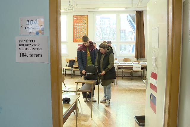 El�rhet�ek az �r�sbeli felv�teli eredm�nyek