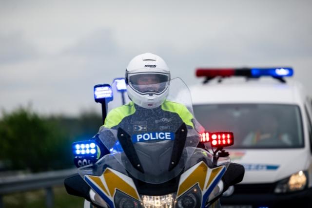 Vesz�lyes trend terjed Zalaegerszegen: szab�lyszeg� motoros band�k az utakon