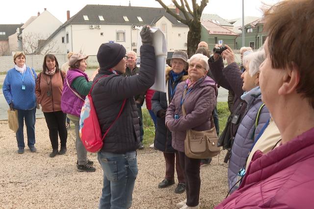 Menetel a m�lt: belv�rosi s�t�n ismerkedhettek a katonas�g t�rt�net�vel