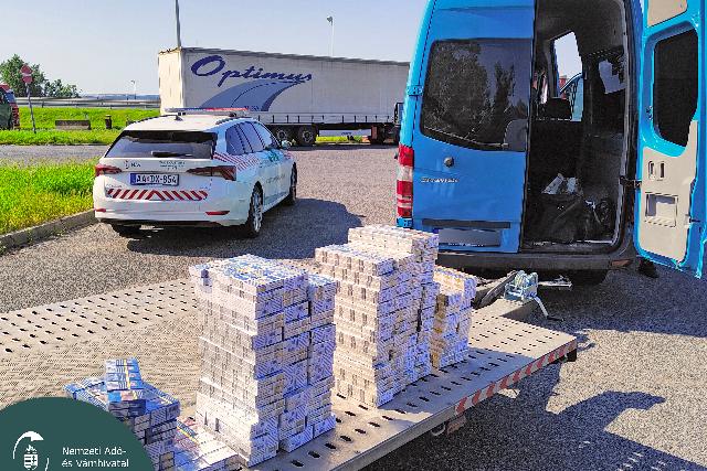 Holtversenyben csempésztek Holtversenyben csempésztek