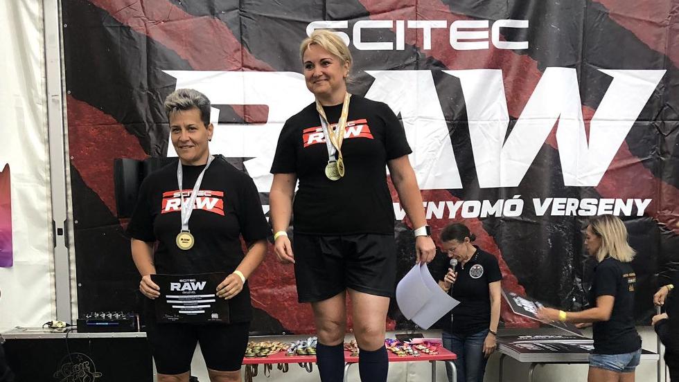 Danicser Anita két érmet is szerzett a siófoki fekvenyomó és felhúzó versenyen Danicser Anita két érmet is szerzett a siófoki fekvenyomó és felhúzó versenyen