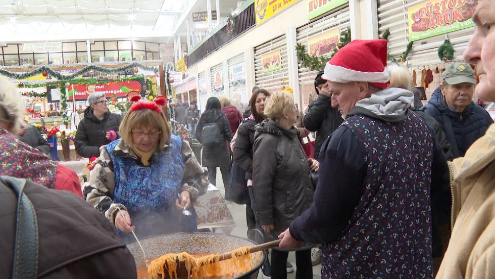 Jótékonysági káposztafőzés a Vásárcsarnokban Jótékonysági káposztafőzés a Vásárcsarnokban