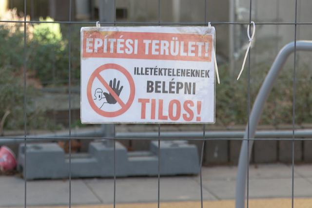 J�tsz�t�r-fel�j�t�s a D�sz t�ren