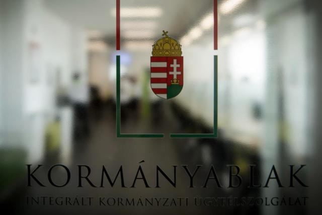 Ismt zavartalanul mkdnek a kormnyablakok