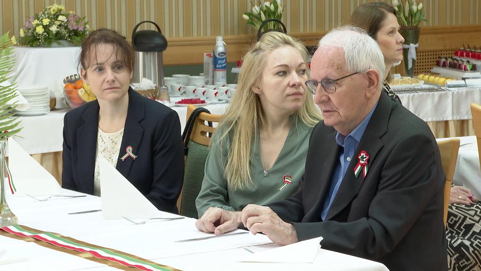 Sajtóreggeli az újságíróknak Sajtóreggeli az újságíróknak