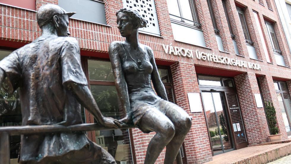 nnepi nyitvatarts a Vrosi gyflszolglati Irodban