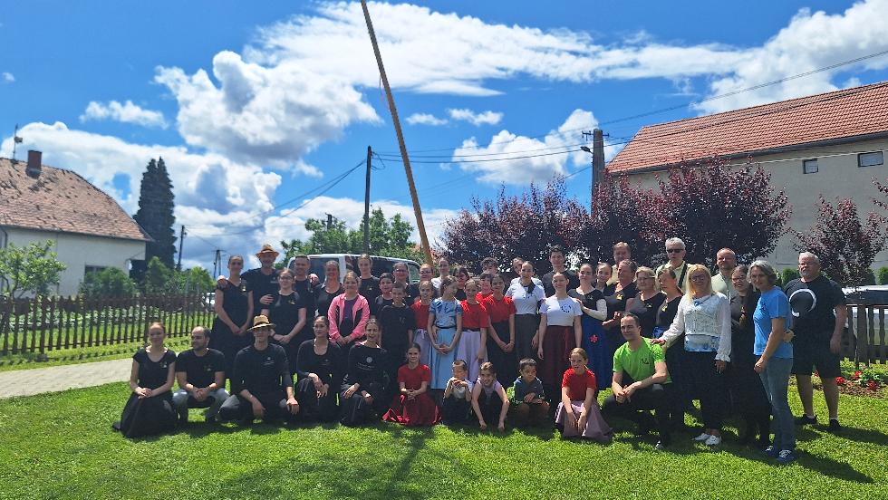 Egy nap, hrom sikeres fellps – Gcseji Szegek Nptncegyttes