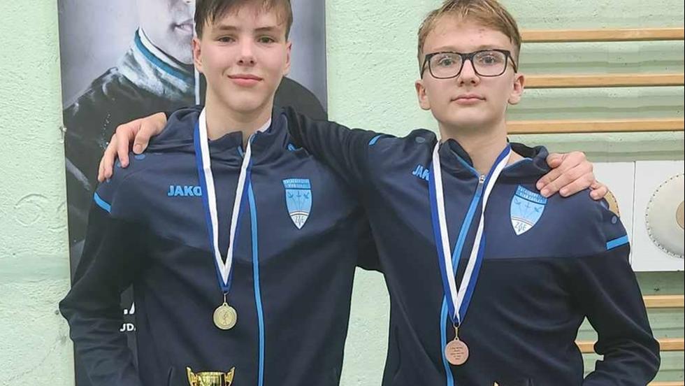 Érmekkel tértek haza Budapestről a ZVE vívói Érmekkel tértek haza Budapestről a ZVE vívói