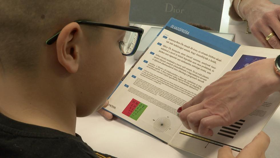 Szemüveget adományoztak a Center Optikában Szemüveget adományoztak a Center Optikában