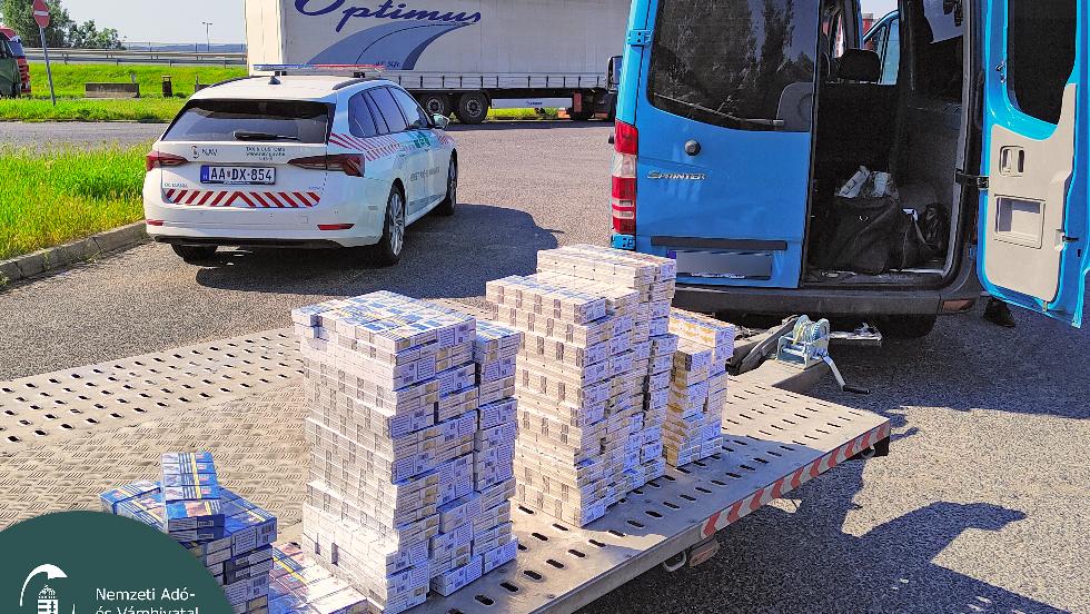 Holtversenyben csempésztek Holtversenyben csempésztek