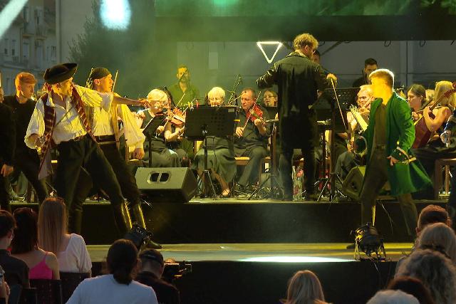Nagyszabású filmzenei koncert Nagyszabású filmzenei koncert