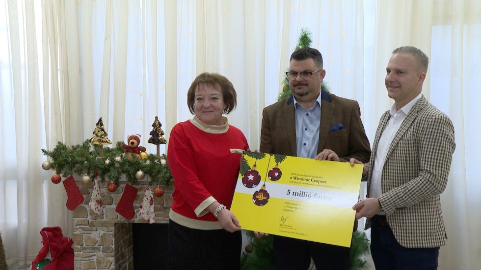 tadtk az adomnyt – kicserlik az ablakokat a Kis utcai vodban