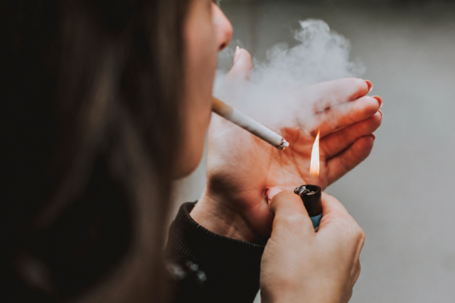 Megemelné a kormány a dohánytermékek adóját, közel 300 forinttal drágulhat a cigaretta