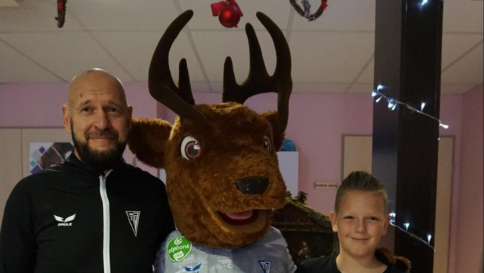 A ZTE FC küldöttei a Zala Vármegyei Szent Rafael Kórház gyermekosztályán jártak A ZTE FC küldöttei a Zala Vármegyei Szent Rafael Kórház gyermekosztályán jártak