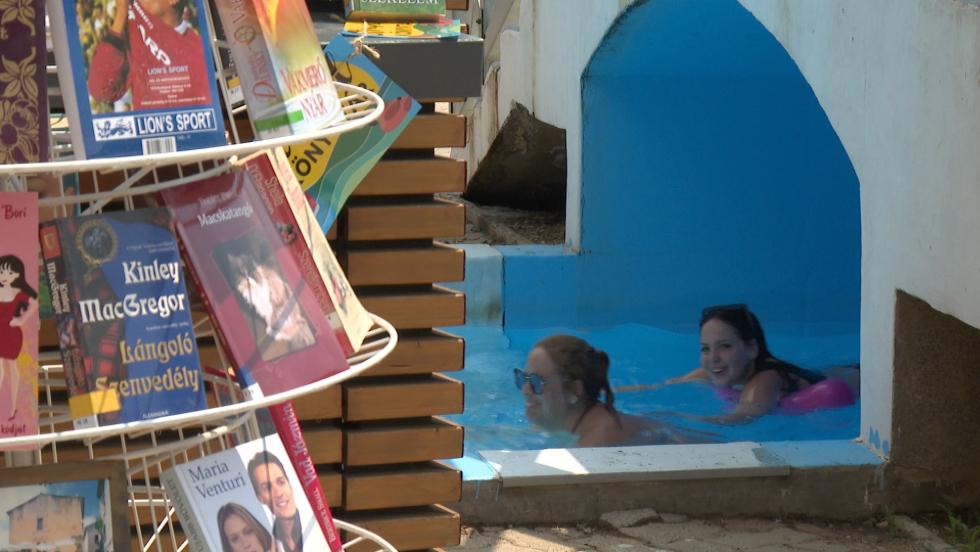 Könyvkölcsönzési lehetőséggel várják a strandolókat szombatonként az AquaCityben Könyvkölcsönzési lehetőséggel várják a strandolókat szombatonként az AquaCityben