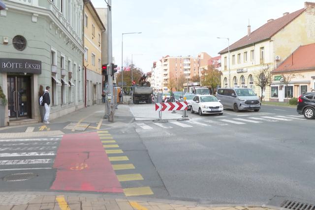 Elk�sz�lt az �tfel�j�t�s