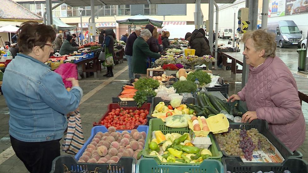 Széles őszi kínálattal várják a vásárlókat a piacon Széles őszi kínálattal várják a vásárlókat a piacon