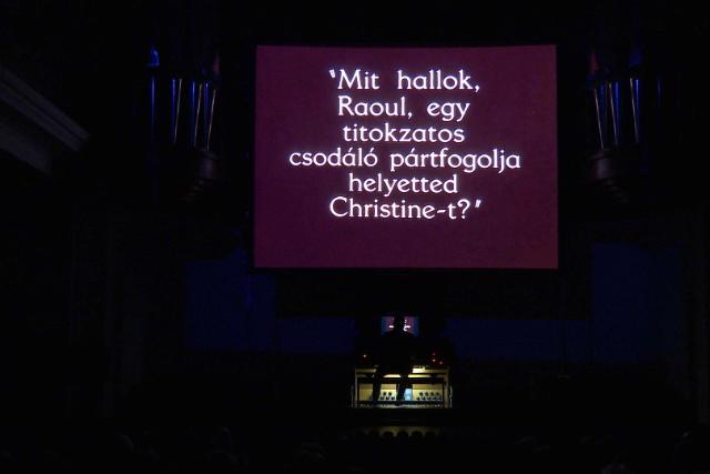 K�l�nleges el�ad�s - N�mafilm orgonak�s�rettel