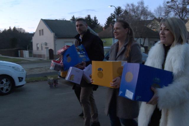 J�t�konys�gi l�togat�s az id�sek otthon�ban 