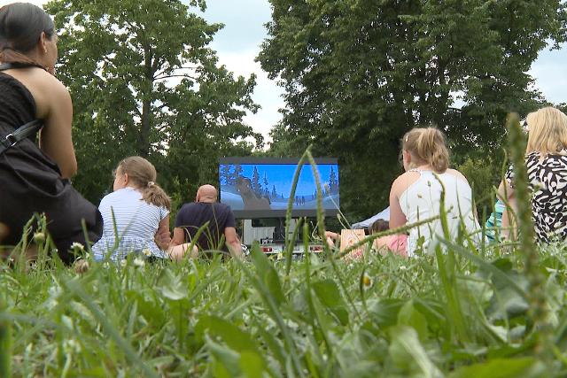 Filmnézős hétvége a Vizslaparkban – Megnyitották az 1. Piknik Mozit Filmnézős hétvége a Vizslaparkban – Megnyitották az 1. Piknik Mozit