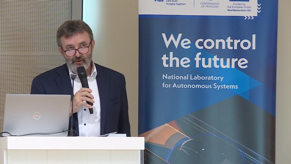 Innovci a mozgsban - az njr eszkzk fejldsbe nyjtott bepillantst az Autonm Rendszerek Nemzeti Laboratriuma