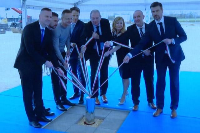 Alapk�let�tel: logisztikai centrumot �p�t a Flex