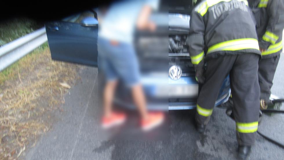 Kigyulladt egy autó Letenyénél - a tűzoltók gyorsan megfékezték a lángokat Kigyulladt egy autó Letenyénél - a tűzoltók gyorsan megfékezték a lángokat