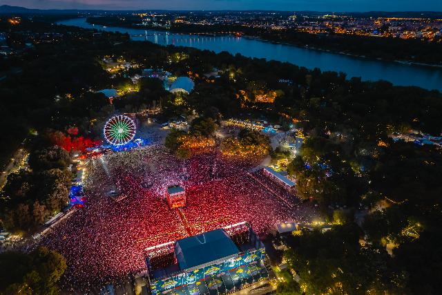 Sziget, jra a rgi fnyben