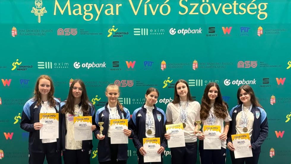 Két csapatbajnoki címet szereztek a zrínyisek a Vívó Tőr Diákolimpián Két csapatbajnoki címet szereztek a zrínyisek a Vívó Tőr Diákolimpián