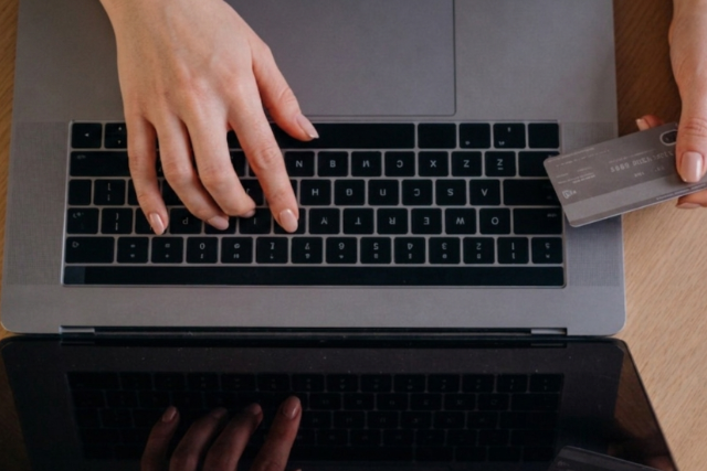 Hamis webshopok, di�kmunk�k, alb�rletek: ezekkel t�madnak az online csal�k