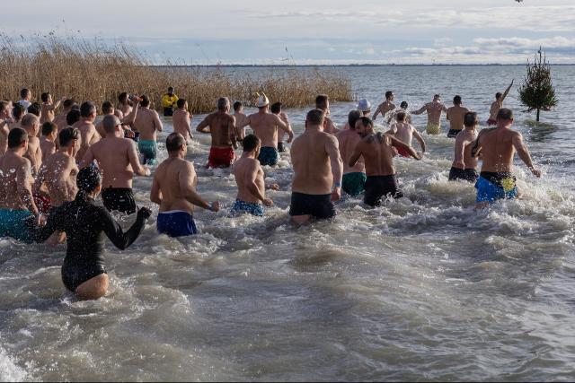 Tbb mint tszzan csobbantak jvkor a Balatonban