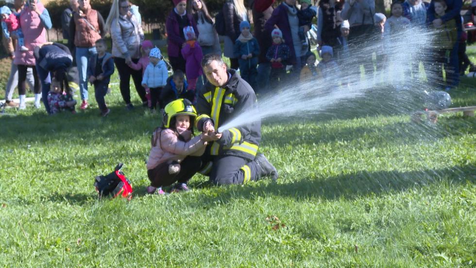 Tűzoltók a Vizslaparkban Tűzoltók a Vizslaparkban