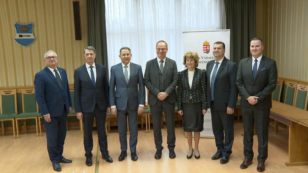 Új minisztérium indult - Zalában kezdte országjárását Navracsics Tibor Új minisztérium indult - Zalában kezdte országjárását Navracsics Tibor