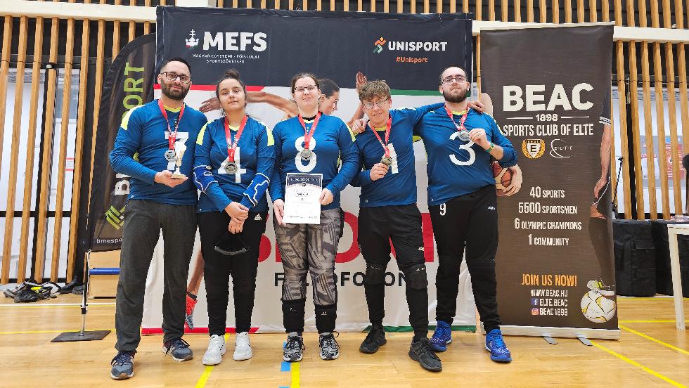 Ezüstérmes lett a PE ZEK csapata a Csörgőlabda MEFOB-on Ezüstérmes lett a PE ZEK csapata a Csörgőlabda MEFOB-on