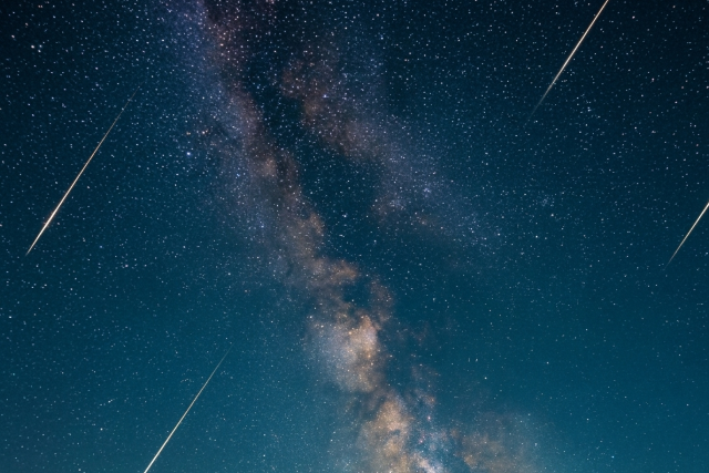 K�sz�tse a k�v�ns�gait! �rkezik az �v egyik legszebb csillaghull�sa