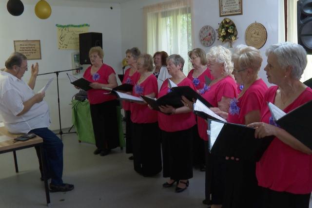 Megrendezt�k a k�rny�kbeli t�rsulatok dalos tal�lkoz�j�t
