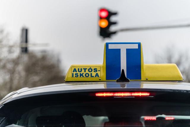 Ingyenes lesz a jogosítvány a középiskolásoknak: ekkor vezetik be az új rendszert Ingyenes lesz a jogosítvány a középiskolásoknak: ekkor vezetik be az új rendszert