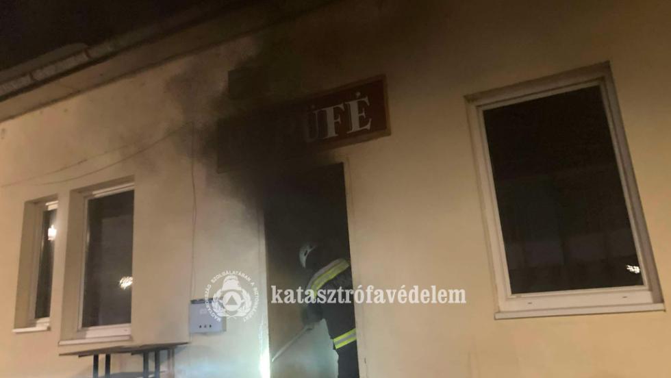 Büfében csaptak fel a lángok a zalaegerszegi piacon Büfében csaptak fel a lángok a zalaegerszegi piacon