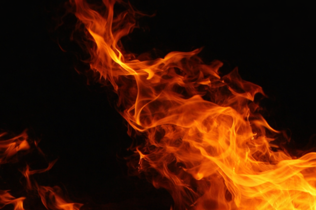 Kar�csonykor ism�t sokan figyelmen k�v�l hagyt�k a t�zvesz�lyt