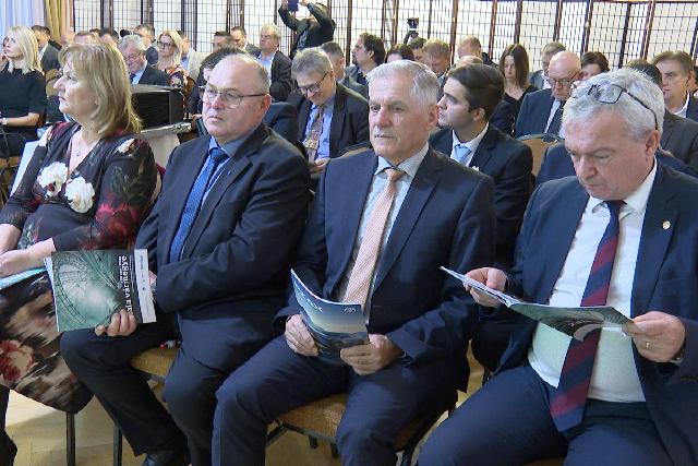 Bemutatták a TOP 100 Zala Vármegye gazdasága 2023 című kiadványt Bemutatták a TOP 100 Zala Vármegye gazdasága 2023 című kiadványt