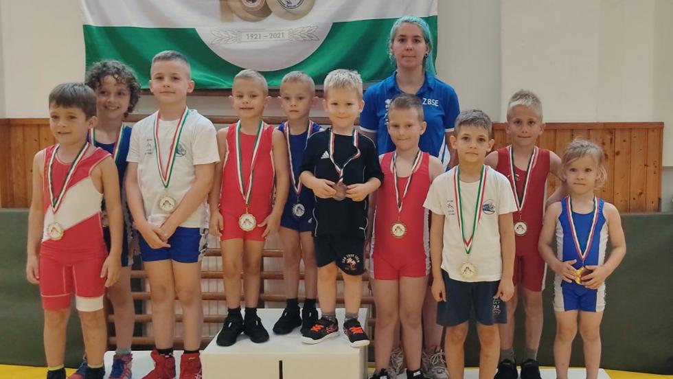 Tíz ZBSE birkózó érem Körmendről Tíz ZBSE birkózó érem Körmendről