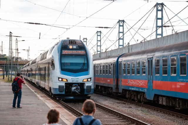 �v v�g�ig elfogadj�k a t�ves �rv�nyess�g� k�zalkalmazotti utalv�nyokat