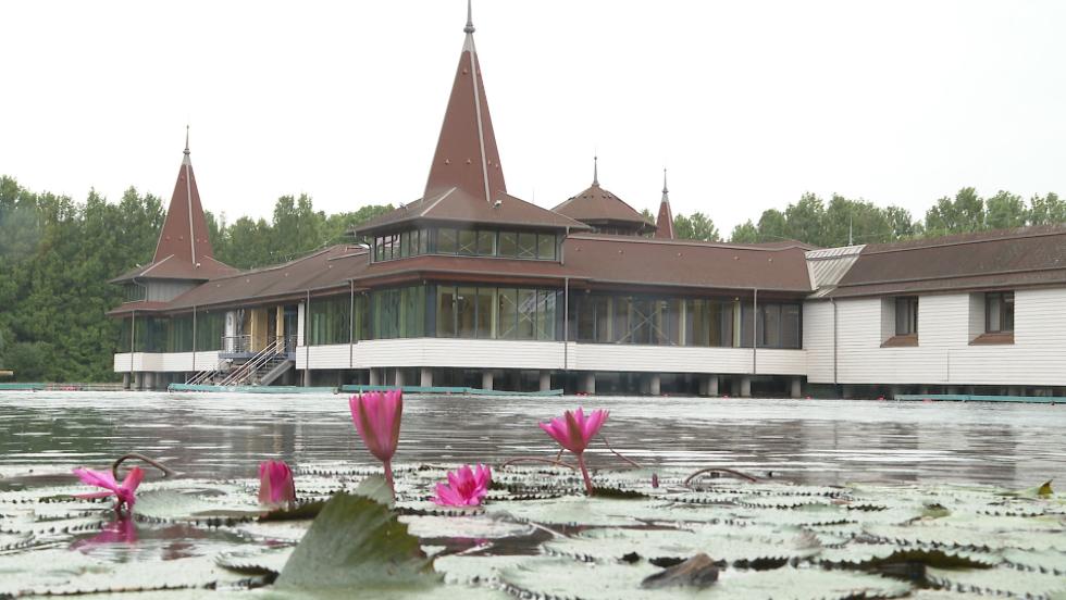 Fejlesztik a Hévízi-tavat Fejlesztik a Hévízi-tavat