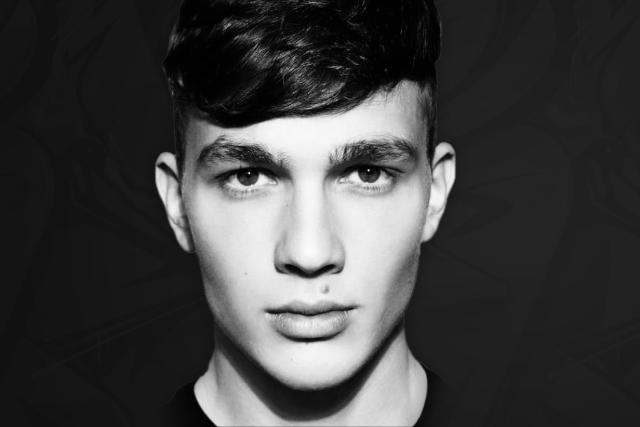 Heged�s Viktor Marcell Eml�kd�j: sokoldal� �s tehets�ges fiatalok jelentkez�s�t v�rj�k