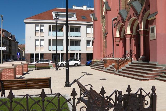 Helyszínváltozás! A városi ünnepség a Hangversenyteremben lesz! Helyszínváltozás! A városi ünnepség a Hangversenyteremben lesz!