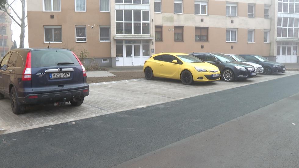 Elkészültek a parkolók Elkészültek a parkolók