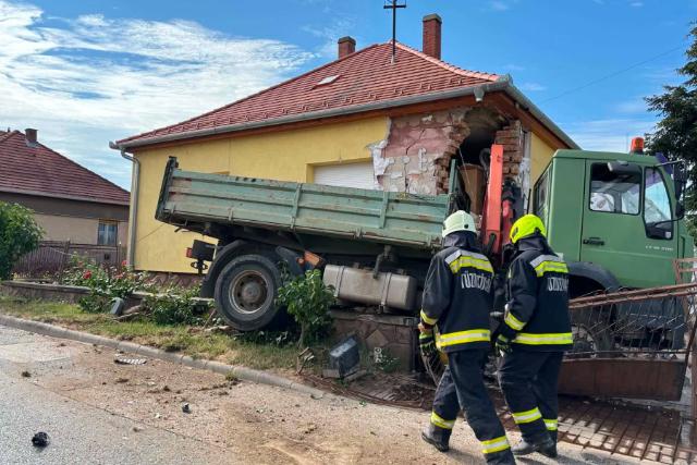 H�zfalnak hajtott egy teheraut� Zalaegerszegen