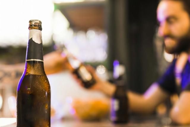 Ausztria bekem�ny�t: sz�m�zik az alkoholt a vas�t�llom�sokr�l