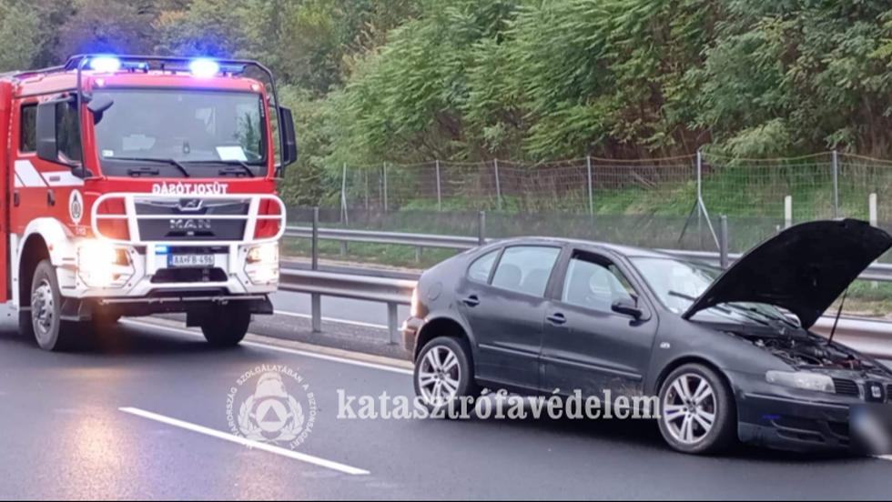 Szalagkorlátnak ütközött egy autó Zalaegerszeg és Alsónemesapáti között Szalagkorlátnak ütközött egy autó Zalaegerszeg és Alsónemesapáti között