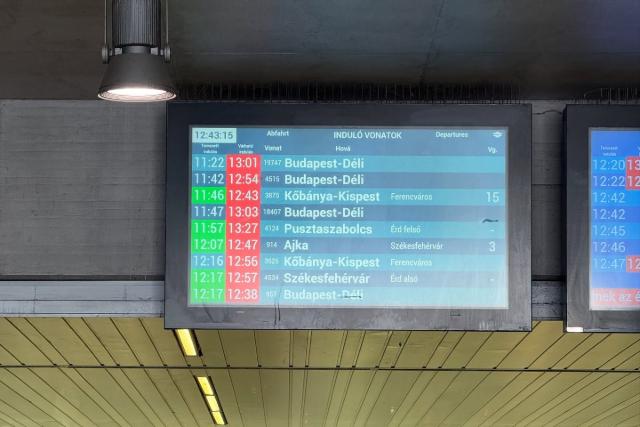 Óriási káosz a balatoni vasúti vonalon: vizsgálatot rendeltek el a sorompóhibák miatt
Óriási káosz a balatoni vasúti vonalon: vizsgálatot rendeltek el a sorompóhibák miatt